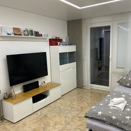 Messe Mit Grosser Terrasse, Barrierefrei